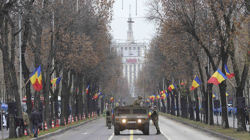 VIDEO Parada Militară de 1 Decembrie, circa 2.500 de militari au trecut pe sub Arcul de Triumf