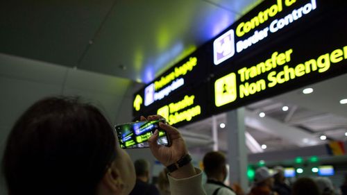 „Noi trăim bine că am intrat în Schengen pe cale aeriană?”. Reacțiile românilor care au ajuns în aeroport azi-noapte