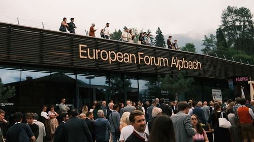 Șase tineri din România selectați între cei 4700 de participanți la European Forum Alpbach/ Dialoguri cu lideri europeni și din alte țări
