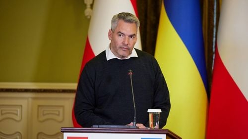 BCR și Raiffeisen: Autoritățile române nu au făcut presiuni asupra noastră