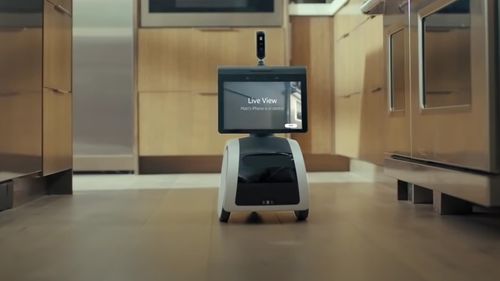 VIDEO Amazon a prezentat Astro, un robot care face puţine, costă mult, iar angajaţii companiei spun că este groaznic