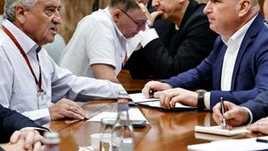 Premierul Bolojan, către sindicatele profesorilor, după creșterea normei didactice: Va fi mai multă muncă pentru aceeași bani (sic!). Aceasta este realitatea. Suntem însă deschiși să facem simplificări în sistemul de învățământ / Nicio referire la cererile sindicatelor