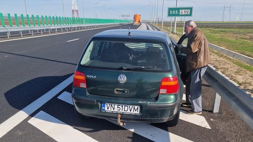 SURSE: VIDEO Un bărbat de 75 de ani a condus 22 de kilometri pe contrasens pe autostrada A7 / Câte luni i-a fost suspendat permisul și ce amendă a primit