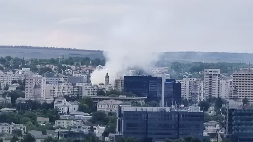 VIDEO Un incendiu puternic a izbucnit în Iași. Pompierii au intervenit cu cinci autospeciale