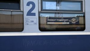 Un bărbat care traversa linia ferată și ar fi avut căștile pe urechi, lovit mortal de tren la Eforie Sud / Patru trenuri sunt oprite