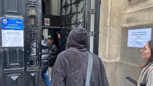 Alerte cu bomba în secții de votare din București și Brașov, în ultimele ore de vot la alegerile prezidențiale din Moldova / Diaspora votează în număr record / Toate alertele, false