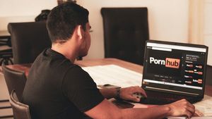 Pornhub, YouPorn și Redtube vor înceta să distribuie conținut pornografic în Franța în următoarele 24 de ore