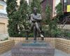 Statuia scriitorului rus Mihail Bulgakov, pusă la pământ la Kiev: Autoritățile ucrainene o consideră un „simbol al politicii imperiale ruse”