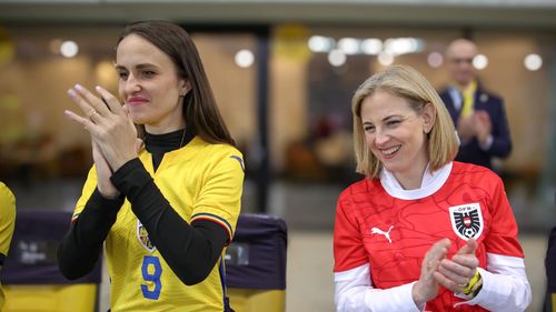 Ministrele de externe român și austriac, Oana Ţoiu și Beate Meinl-Reisinger, la meciul de pe Arena Națională