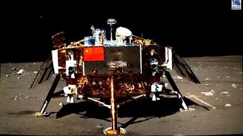 Şapte ani pe Lună: Modulul de aselenizare chinez Chang'e 3 continuă să transmită date spre Pământ