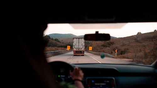 Ambasada României în SUA: Peste 2.000 de companii de transport și transportatori cu origini românești și moldovenești, care dețin peste 45.000 de camioane, au înființat prima asociație de profil din America de Nord