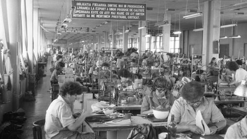 Se redeschide Fabrica Clujana, însă ca spațiu teatral alternativ / AsociațiaCreate.Act.Enjoy propune spectacolul ”IN BETWEEN HOMES”