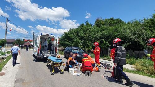 Un biciclist lovit de un șofer băut a rămas blocat în parbriz. Bărbatul a murit