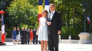 Guvernul vrea să îl execute urgent pe Iohannis. Teodorovici: Statul trebuie să treacă peste notar și să solicite urgent trecerea în proprietate a casei pierdute de președinte; Iohannis să plătească imediat suma încasată din chirie