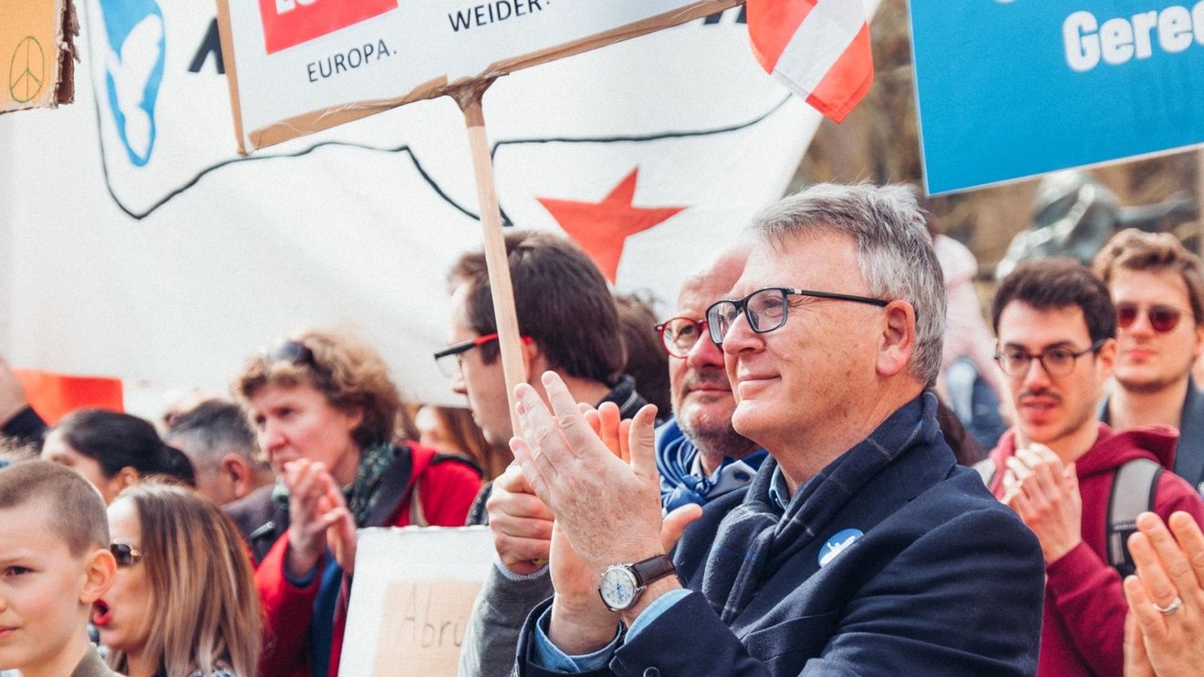Candidatul cap de listă al social-democraţilor europeni felicită PPE şi anunţă că este deschis pentru o cooperare cu vocile democrate din legislativul UE
