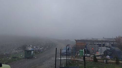 REPORTAJ Epidemie-n colonie. Imunizarea în masă din Pata Rât, cea mai mare comunitate de romi din Cluj.  "Umblă liberi că nu-s testați. Câți au de-aici, numai Dumnezeu știe"