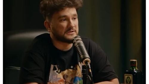 Crezi că faci stand-up? Hai la ”The Mic”, care promite momente de umor autentic, noi talente și o competiție plină de surprize