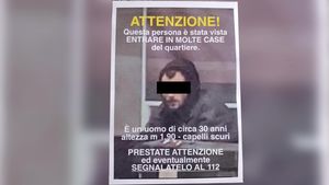 Hoț român, prins în Milano după ce locuitorii au lipit afișe cu poza lui / ”Atenție, această persoană a fost văzută intrând în mai multe case”