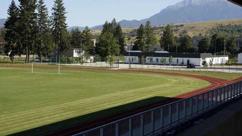 Primăria Zărnești (Brașov) și-a făcut centru sportiv / Accesul la sala de fitness costă 25 de lei pentru 2 ore / Închirierea terenului de fotbal se face cu o mie de lei pe oră