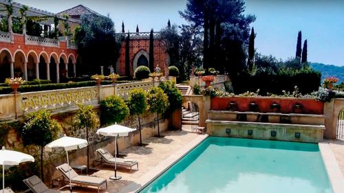 Un extravagant palat florentin din Franța, amenințat cu demolarea după anularea definitivă a autorizației de construire