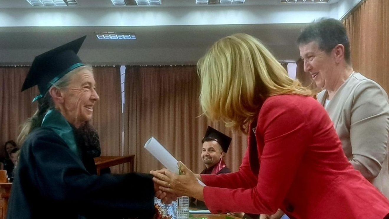 Maria Movilă din Sfântu Gheorghe a absolvit facultatea de Ingineria Mediului la 73 de ani / Lucrarea de licență a dedicat-o relației dintre oameni și urși