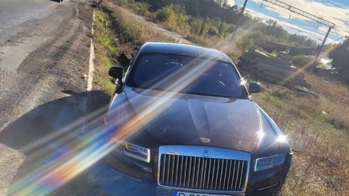 Rolls Royce-ul lui Gigi Becali, găsit de polițiști derapat într-un șanț/ Patronul FCSB s-ar fi aflat în mașină (surse)