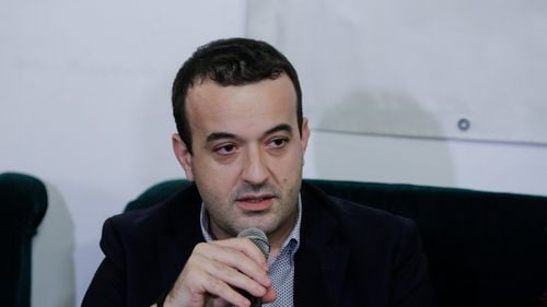 EXCLUSIV Judecătorul Bogdan Mateescu, un apropiat al Liei Savonea, vrea un nou mandat de președinte al Tribunalului Vâlcea, deși e detașat secretar general la Ministerul Justiției și are un post blocat și la Inspecția Judiciară / A fost cercetat într-un dosar penal împreună cu tatăl său, primar PSD-PNL la Govora, dar cazul a fost clasat