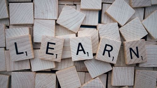 Retrași din titularizare, dar ce le-a dat dreptul să dea examen de angajare în școală? Modulul psihopedagogic făcut în facultate, la finalul căruia au maximum 3 ore de predare – Oana Badea, fost secretar de stat