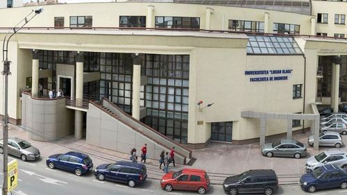 Un profesor universitar a fost înregistrat în timpul unui curs online în timp ce certa o studentă din cauză că a folosit apelativul ”domn’ profesor” în loc de ”domnule profesor”: Nu ți se pare că ești penibilă? Dacă nu te duce capul, mai bine taci