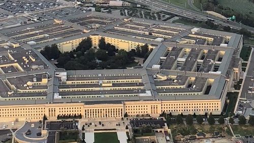 ”Ăsta nu e jurnalism!” / Protest la Pentagon:  Jurnaliștii și-au predat legitimaţiile de acces şi au părăsit clădirea / Noile reguli spun că șeful Pentagonului trebuie să aprobe anumite articole înainte de apară