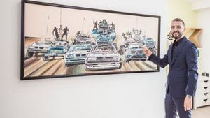 Adevărul: Ştefan Mandachi, după ce şi-a parcat Porsche-ul într-o intersecţie/ Că nu sunt adept al respectării regulilor nu-i o noutate/ Sunt un amendabil, nici pe departe un exemplu de urmat