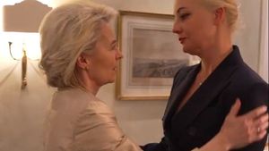 VIDEO Șefa Comisiei Europene s-a întâlnit cu soția lui Aleksei Navalnîi, la Munchen: "Astăzi, ne plecăm și noi capul în fața întregii familii"