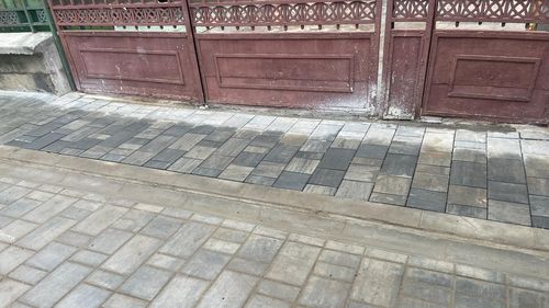 Primarul unei comune din Neamț (PSD), arestat preventiv pentru luare de mită şi abuz în serviciu / A cerut jumătate din profitul unor lucrări la trotuarele localității