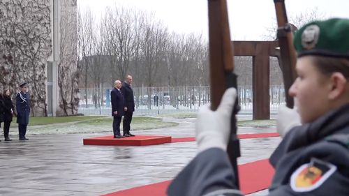 Premierul Bolojan a depus o coroană de flori la Memorialul Evreilor Ucişi în Europa