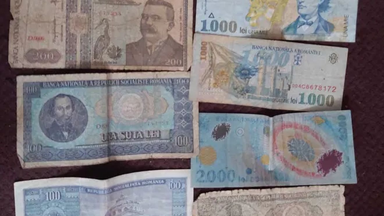 O nouă escrocherie a românilor în Italia: vând bancnote scoase din uz, lei și ruble / Pretind că au rămas fără bani și oferă cursuri de schimb bune pentru bani care nu mai pot fi folosiți