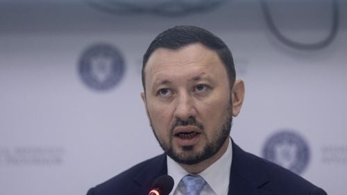 EXCLUSIV | Ministrul Mediului, Mircea Fechet: „Dacă se deschide drumul forestier prin pădurea Băneasa, voi demite conducerea Romsilva și Direcției Silvice Ilfov” / Barierele au fost montate / Neoficial circulă informări că se așteaptă schimbarea guvernului