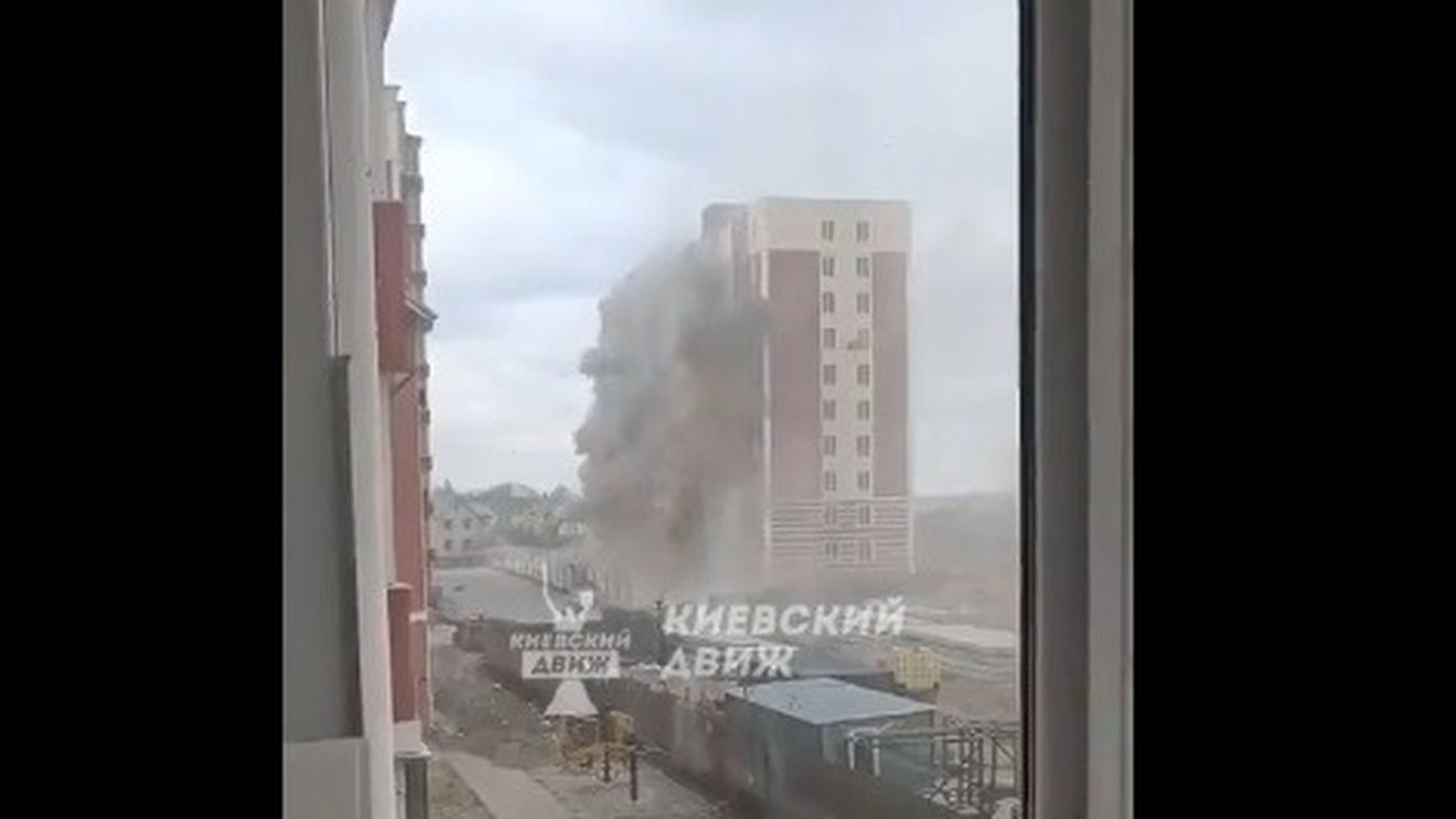 VIDEO Imagini cu un bloc de locuințe dintr-un oraș de lână Kiev lovit în plin de bombe