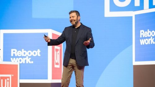 Acţiunile UiPath scad după publicarea primelor rezultate trimestriale de la listarea companiei