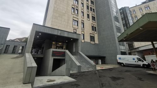 O fată de 17 ani de la un liceu de elită a murit la Spitalul de Copii din Timișoara, după ce se internase în urmă cu o zi, cu stare de somnolenţă în urma ingerării unei substanțe / Poliţiştii fac cercetări