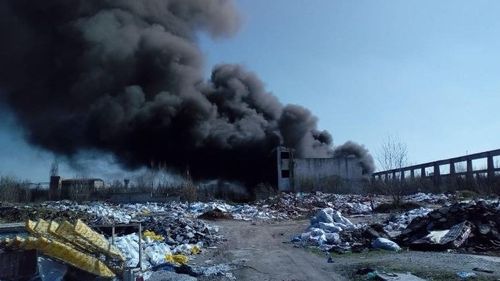 Dezastrul lăsat în urmă de o instituție nefuncțională: Incendiu provocat la o groapă ilegală de gunoi din Capitală, care nu a fost deranjată vreodată de Garda de Mediu