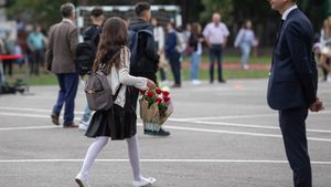Bursele pentru elevi se vor plăti, de luna viitoare, obligatoriu pe data de 15