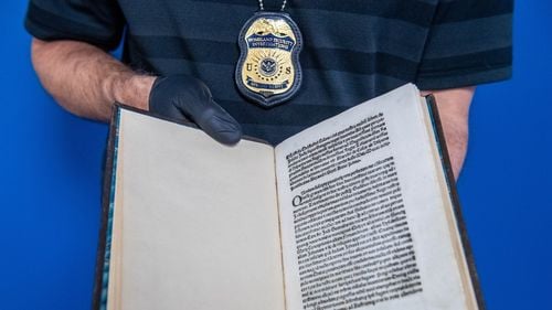 SUA au returnat Italiei o scrisoare rară a lui Cristofor Columb din secolul al XV-lea, adresată Regelui Spaniei / Scrisoarea, evaluată la peste 1,3 milioane de dolari, a fost furată în anii ’80 dintr-o bibliotecă din Veneția