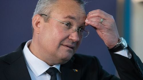 Ciucă, de Ziua Învăţătorului: Trecem printr-un moment de răscruce pentru învăţământul din România / Greva a pornit de la o realitate ce poate fi corectată prin dialog / Abordăm toate aspectele prioritizând resursele