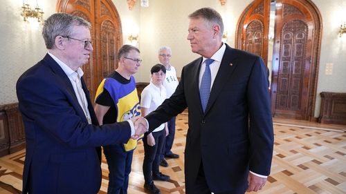 Administrația prezidențială: Președintele Klaus Iohannis și-a exprimat întreaga disponibilitate de a garanta, în calitate de mediator între reprezentanții sindicatelor și Guvernul României, încheierea unui acord politic în vederea rezolvării revendicărilor salariale 