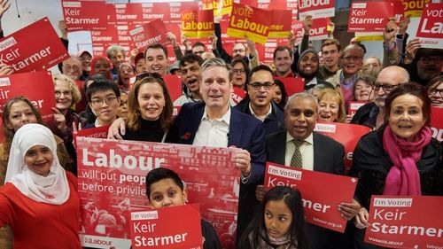 Poliția gândirii. De ce guvernul Starmer este acuzat că suprimă libertatea de exprimare în UK