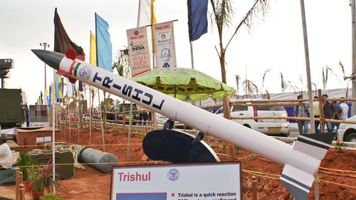 Armata pakistaneză anunță o operaţiune împotriva Indiei ca represalii la ultimele atacuri / India răspunde acţiunilor militare