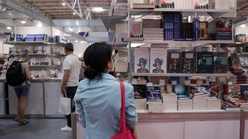 Aproape 2.000 de semnături pe Pactul pentru lectură, petiția lansată de asociația editorilor prin care se cere autorităților să ia măsuri pentru relansarea culturii scrise / Românii cheltuiesc în medie doar 5 euro pe an pentru cărți