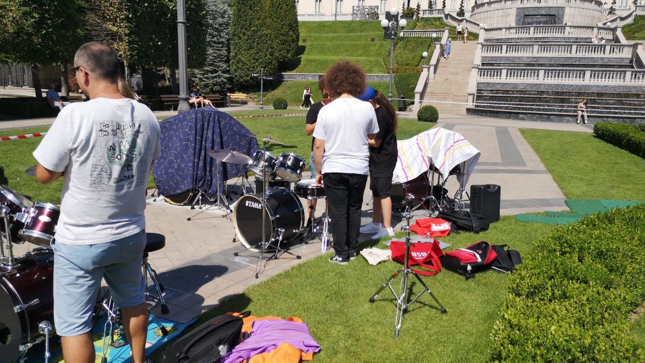 O sută de toboşari au cântat la unison în Grădina Palas din Iași, în cadrul „Toboşariadei”