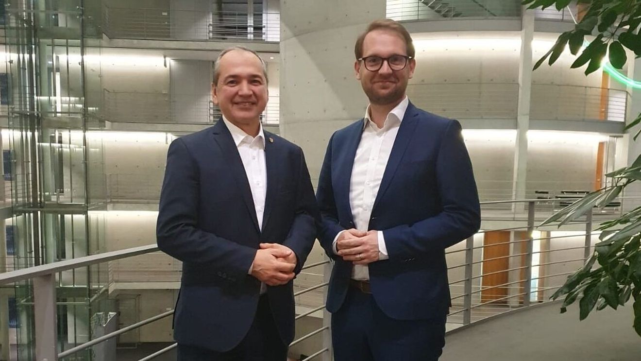Românul Octavian Ursu a câștigat al doilea mandat de primar într-un oraș din Germania, învingându-l pe candidatul formațiunii extremiste AfD / Dominic Fritz: E victoria lui, dar e și o victorie a valorilor europene