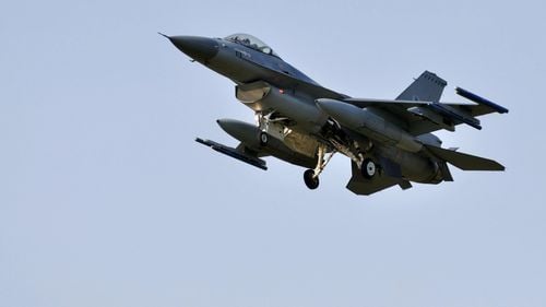 Polonia a semnat un contract de 3,8 miliarde de dolari pentru modernizarea avioanelor F-16